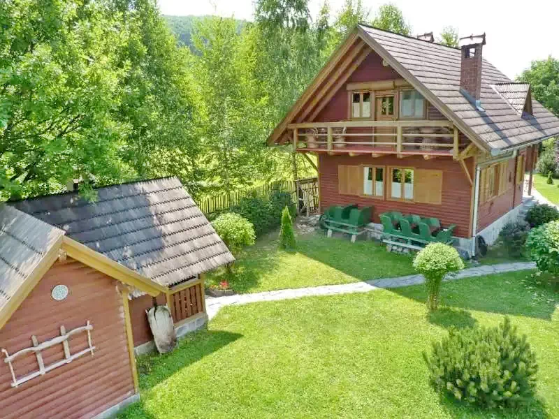 Barajul Zetea Cazare | Cabană (K0485-6) Imaginea poate fi supusă drepturilor de autor. Se recomandă contactarea titularului drepturilor.