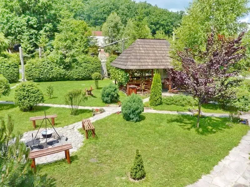 Barajul Zetea Cazare | Cabană (K0485-10) Imaginea poate fi supusă drepturilor de autor. Se recomandă contactarea titularului drepturilor.