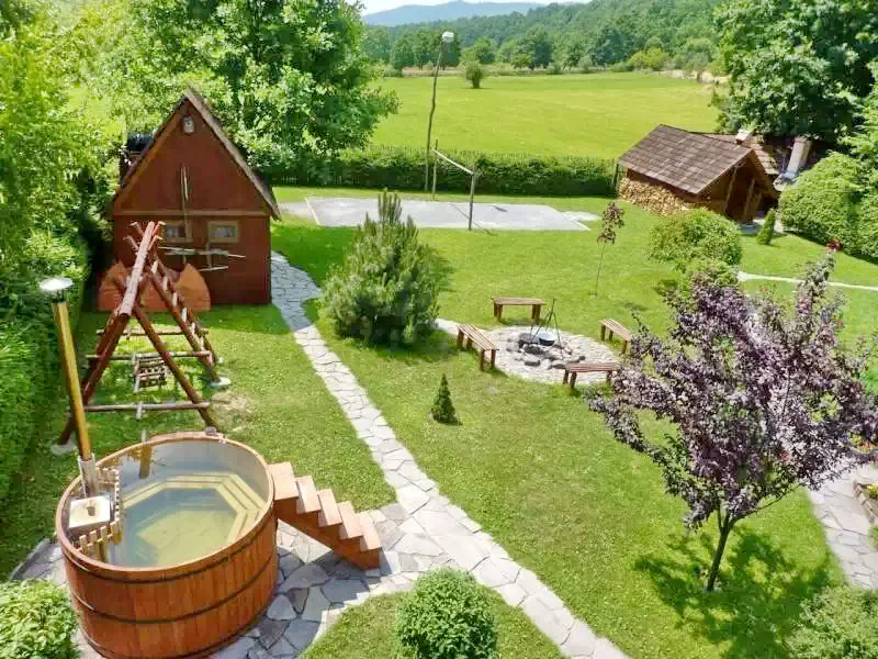 Barajul Zetea Cazare | Cabană (K0485-16) Imaginea poate fi supusă drepturilor de autor. Se recomandă contactarea titularului drepturilor.