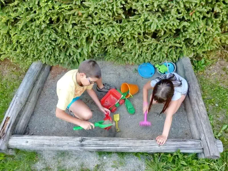 Barajul Zetea Cazare | Cabană (K0485-30) Imaginea poate fi supusă drepturilor de autor. Se recomandă contactarea titularului drepturilor.