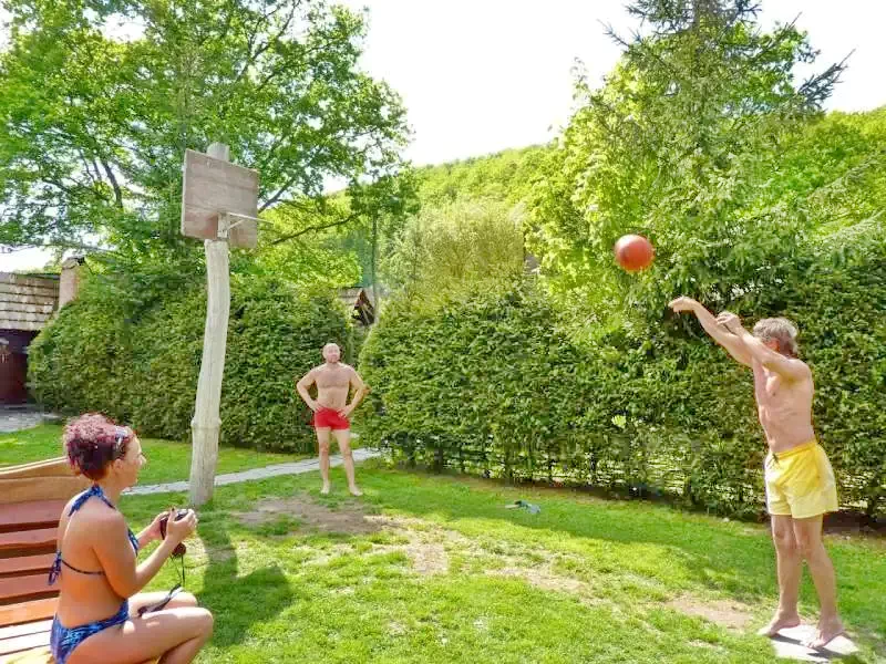 Barajul Zetea Cazare | Cabană (K0485-36) Imaginea poate fi supusă drepturilor de autor. Se recomandă contactarea titularului drepturilor.