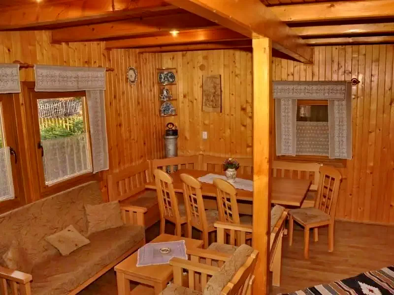 Barajul Zetea Cazare | Cabană (K0485-41) Imaginea poate fi supusă drepturilor de autor. Se recomandă contactarea titularului drepturilor.