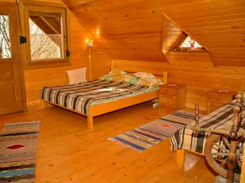 Barajul Zetea Cazare | Cabană (K0485-52) Imaginea poate fi supusă drepturilor de autor. Se recomandă contactarea titularului drepturilor.