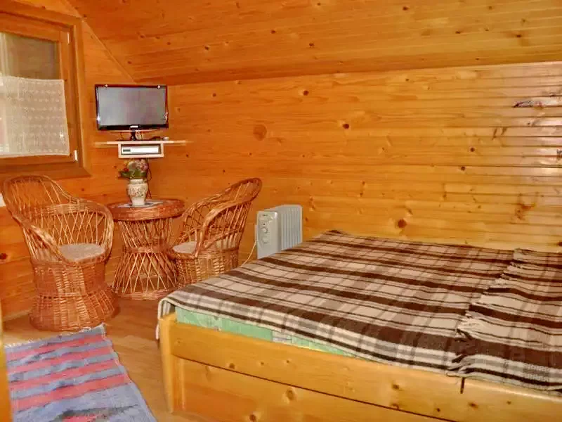 Barajul Zetea Cazare | Cabană (K0485-66) Imaginea poate fi supusă drepturilor de autor. Se recomandă contactarea titularului drepturilor.