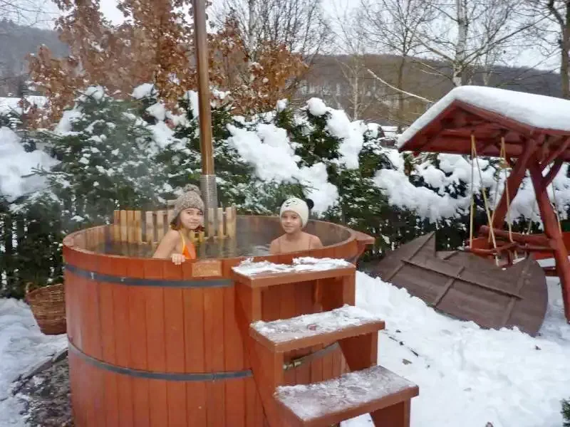 Barajul Zetea Cazare | Sat de vacanță (K0485-87) Imaginea poate fi supusă drepturilor de autor. Se recomandă contactarea titularului drepturilor.