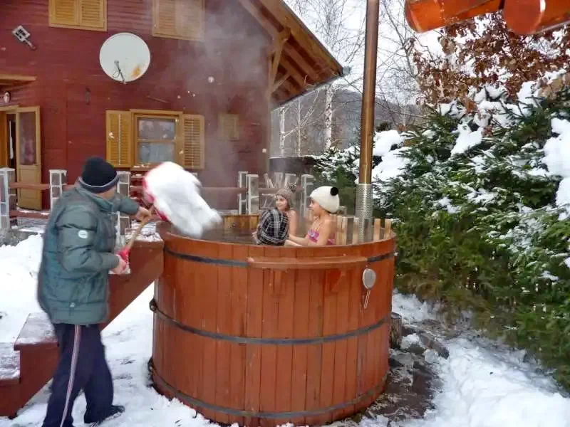 Barajul Zetea Cazare | Cabană (K0485-88) Imaginea poate fi supusă drepturilor de autor. Se recomandă contactarea titularului drepturilor.