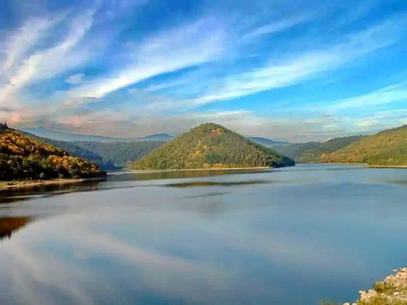 Barajul Zetea Cazare | Sat de vacanță (K0489-1) Imaginea poate fi supusă drepturilor de autor. Se recomandă contactarea titularului drepturilor.