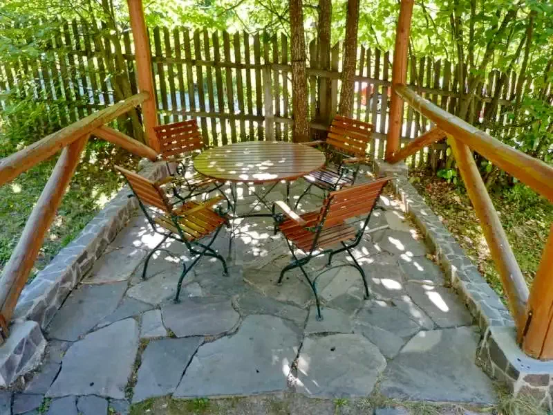 Barajul Zetea Cazare | Cabană (K0489-12) Imaginea poate fi supusă drepturilor de autor. Se recomandă contactarea titularului drepturilor. Barajul Zetea Cazare | Cabană (K0489-12) Imaginea poate fi supusă drepturilor de autor. Se recomandă contactarea titularului drepturilor.