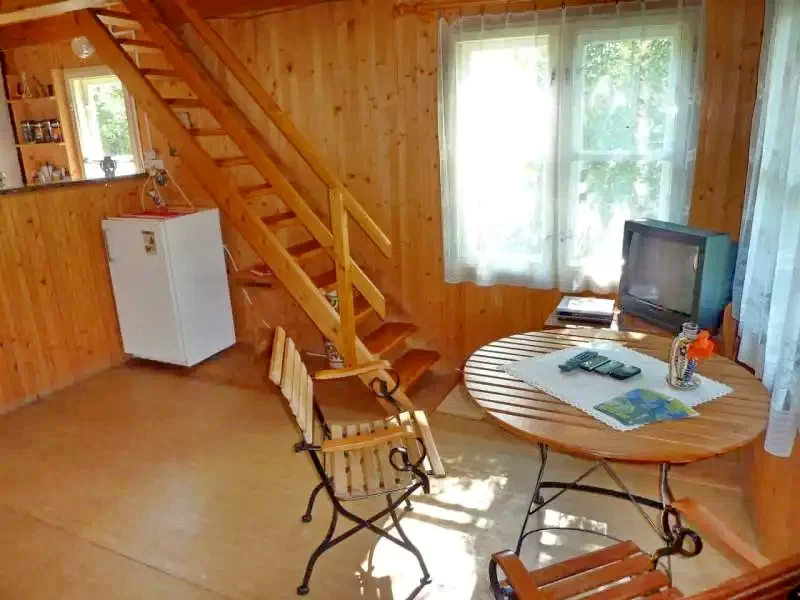 Barajul Zetea Cazare | Sat de vacanță (K0489-20) Imaginea poate fi supusă drepturilor de autor. Se recomandă contactarea titularului drepturilor.