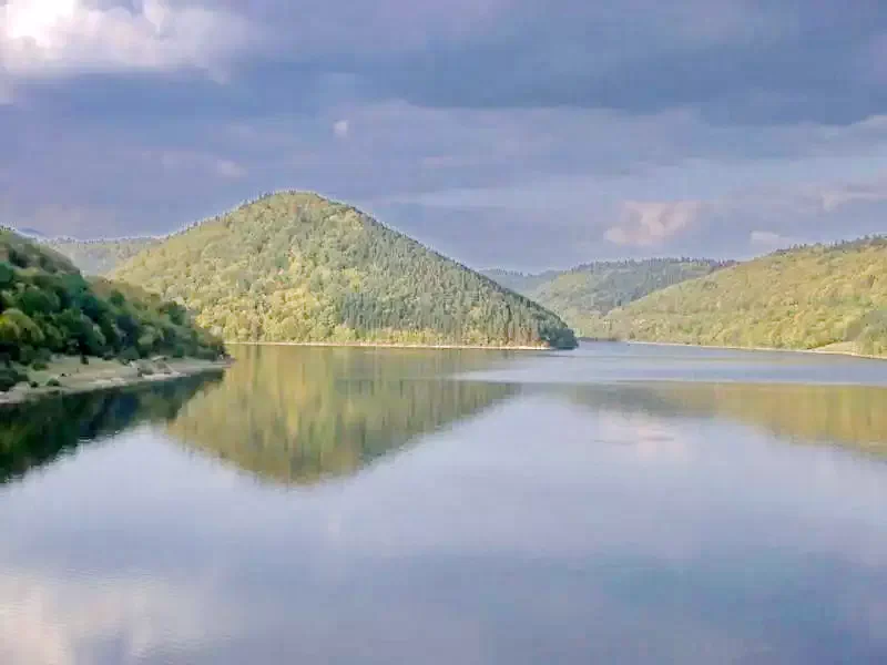 Barajul Zetea Cazare | Sat de vacanță (K0490-1) Imaginea poate fi supusă drepturilor de autor. Se recomandă contactarea titularului drepturilor.