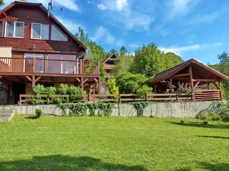 Barajul Zetea Cazare | Sat de vacanță (K0490-9) Imaginea poate fi supusă drepturilor de autor. Se recomandă contactarea titularului drepturilor.