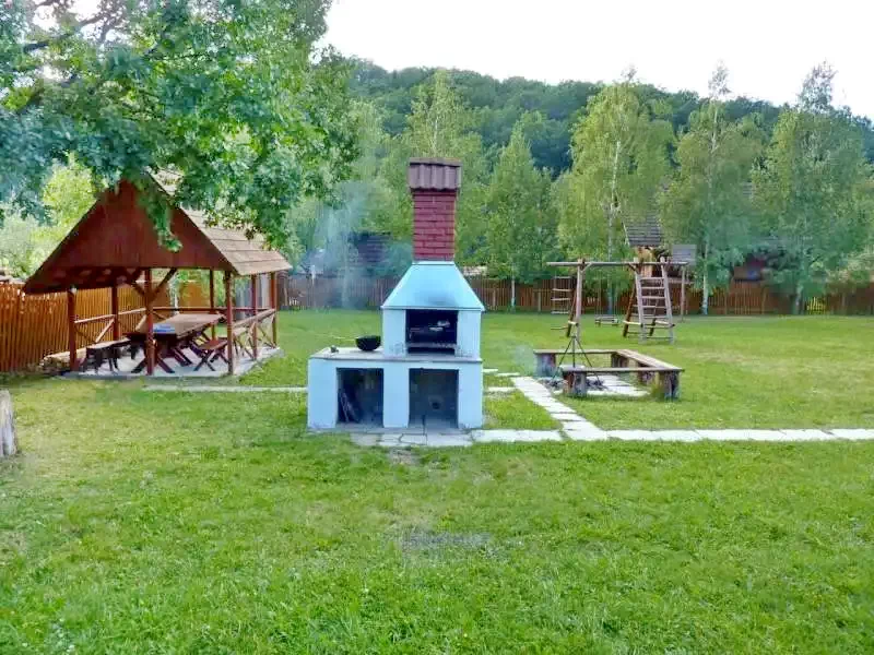 Barajul Zetea Cazare | Sat de vacanță (K0495-14) Imaginea poate fi supusă drepturilor de autor. Se recomandă contactarea titularului drepturilor.