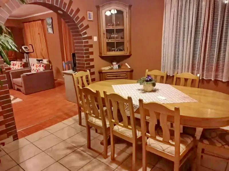 Sub Cetate Cazare | Pensiune (K0679-3) Imaginea poate fi supusă drepturilor de autor. Se recomandă contactarea titularului drepturilor.