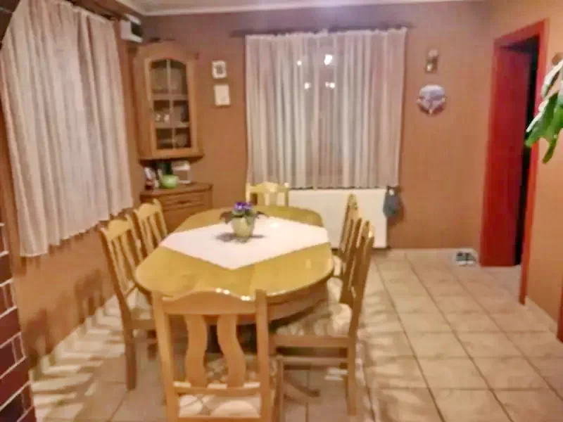 Sub Cetate Cazare | Pensiune (K0679-6) Imaginea poate fi supusă drepturilor de autor. Se recomandă contactarea titularului drepturilor.