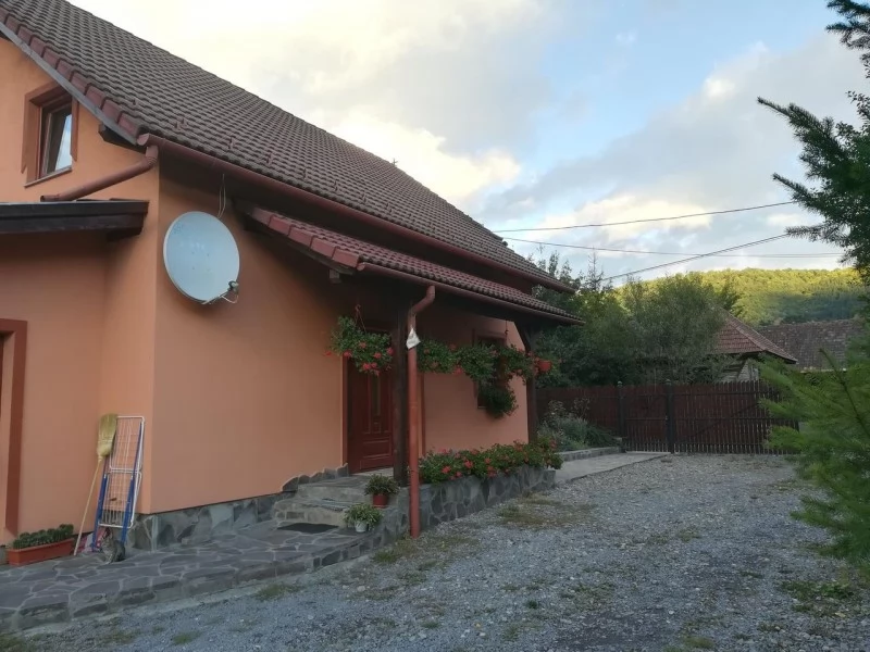 Sub Cetate Cazare | Pensiune (K0679-16) Imaginea poate fi supusă drepturilor de autor. Se recomandă contactarea titularului drepturilor.