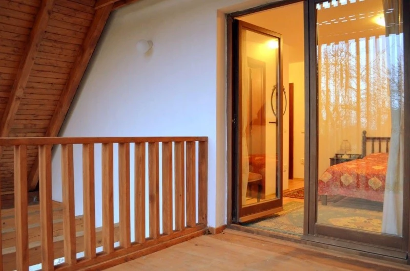 Bicfalău Cazare | Motel (K1530-5) Imaginea poate fi supusă drepturilor de autor. Se recomandă contactarea titularului drepturilor.