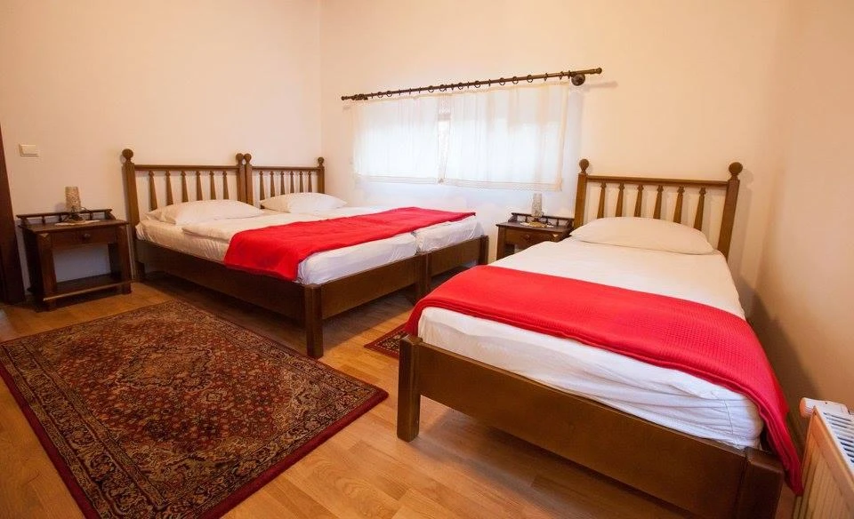 Bicfalău Cazare | Motel (K1530-7) Imaginea poate fi supusă drepturilor de autor. Se recomandă contactarea titularului drepturilor.