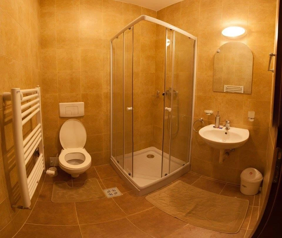 Bicfalău Cazare | Motel (K1530-9) Imaginea poate fi supusă drepturilor de autor. Se recomandă contactarea titularului drepturilor.