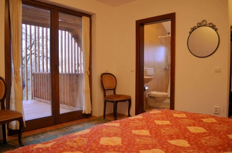 Bicfalău Cazare | Motel (K1530-21) Imaginea poate fi supusă drepturilor de autor. Se recomandă contactarea titularului drepturilor.