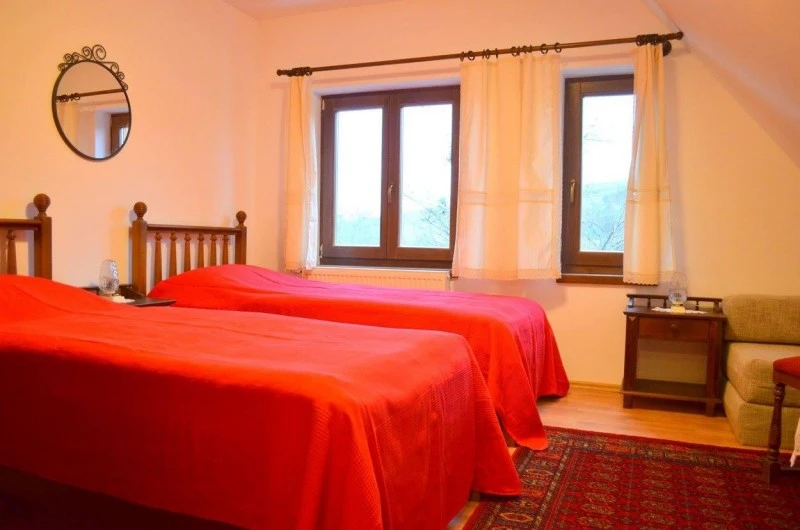 Bicfalău Cazare | Motel (K1530-24) Imaginea poate fi supusă drepturilor de autor. Se recomandă contactarea titularului drepturilor.