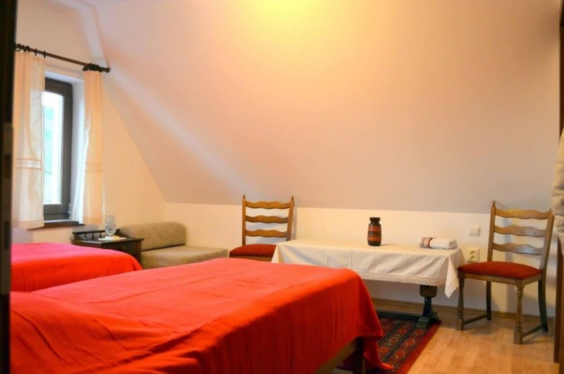 Bicfalău Cazare | Motel (K1530-29) Imaginea poate fi supusă drepturilor de autor. Se recomandă contactarea titularului drepturilor.