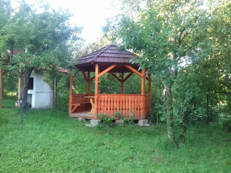 Bicfalău Cazare | Motel (K1530-32) Imaginea poate fi supusă drepturilor de autor. Se recomandă contactarea titularului drepturilor.