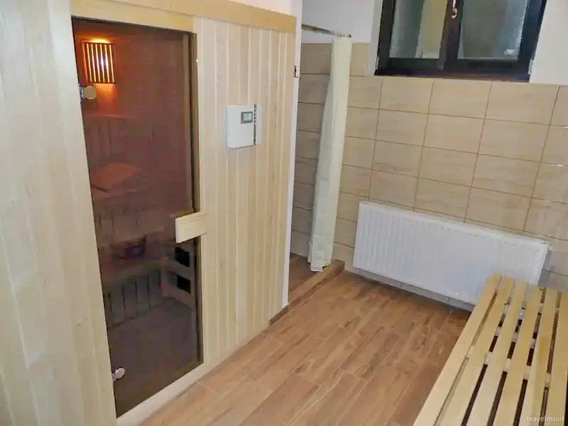 Bicfalău Cazare | Motel (K0647-9) Imaginea poate fi supusă drepturilor de autor. Se recomandă contactarea titularului drepturilor.