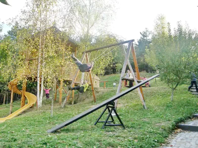 Bicfalău Cazare | Motel (K0647-13) Imaginea poate fi supusă drepturilor de autor. Se recomandă contactarea titularului drepturilor.