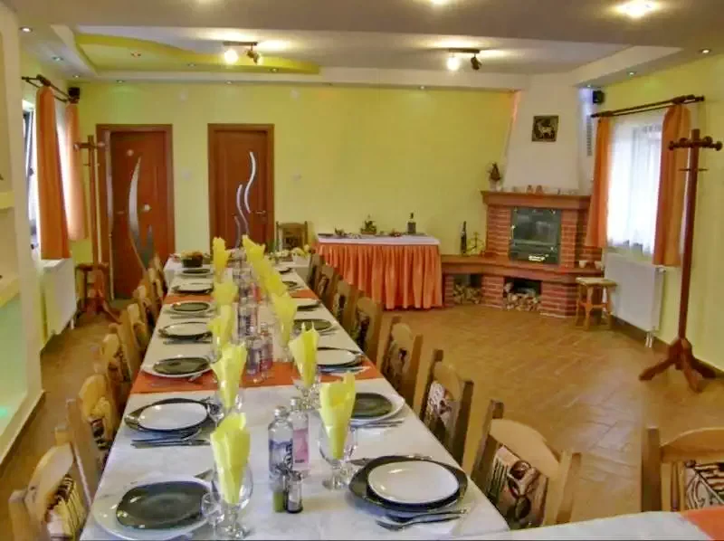 Bicfalău Cazare | Motel (K0647-25) Imaginea poate fi supusă drepturilor de autor. Se recomandă contactarea titularului drepturilor.