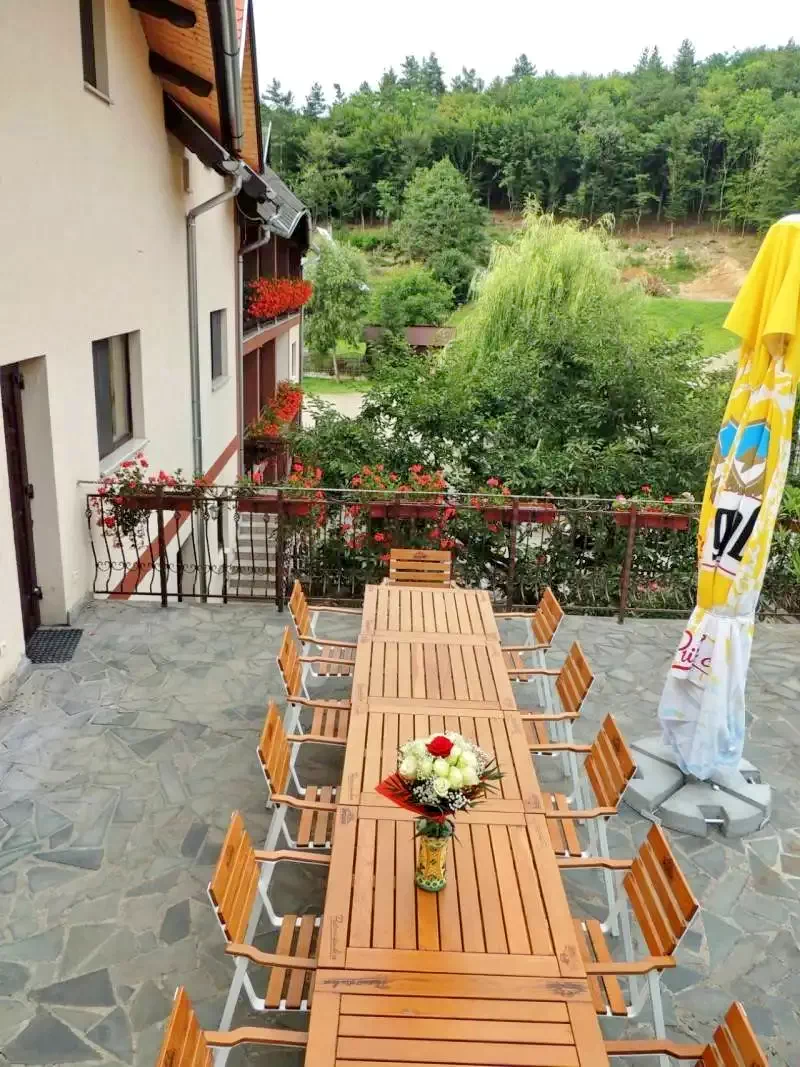 Bicfalău Cazare | Motel (K0647-37) Imaginea poate fi supusă drepturilor de autor. Se recomandă contactarea titularului drepturilor.