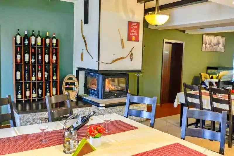 Ferencfalva Szállás | Motel (K0905-14) A kép szerzői jogvédelem alatt állhat. Javasolt a kapcsolatfelvétel a jog tulajdonossal.