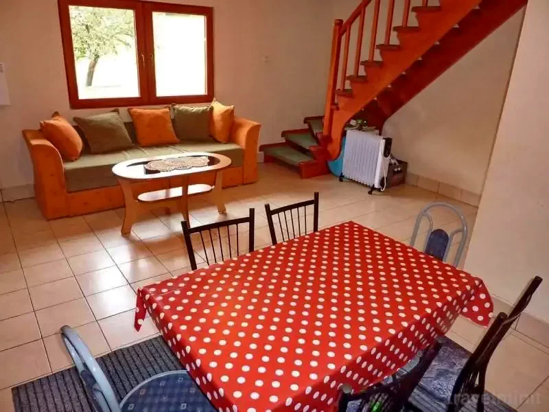 Barajul Zetea Cazare | Cabană (K1185-2) Imaginea poate fi supusă drepturilor de autor. Se recomandă contactarea titularului drepturilor.