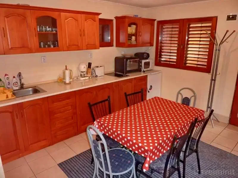 Barajul Zetea Cazare | Cabană (K1185-3) Imaginea poate fi supusă drepturilor de autor. Se recomandă contactarea titularului drepturilor.