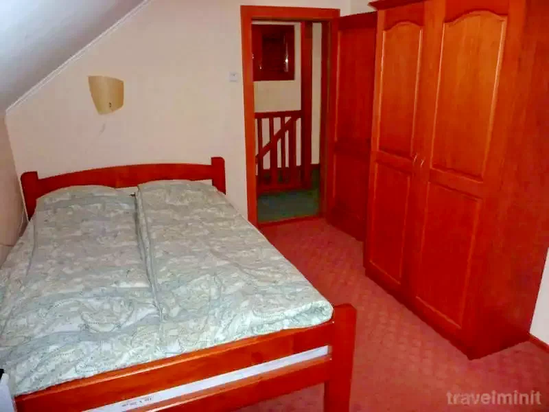 Barajul Zetea Cazare | Cabană (K1185-15) Imaginea poate fi supusă drepturilor de autor. Se recomandă contactarea titularului drepturilor.