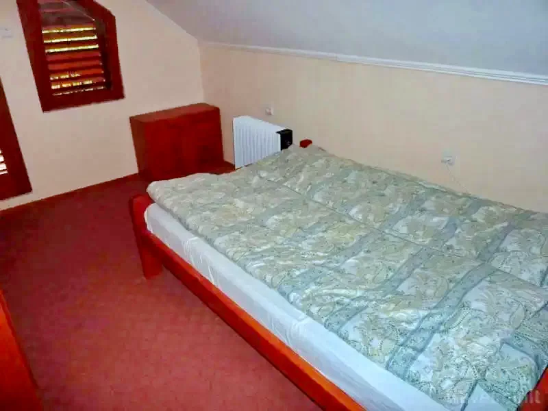 Barajul Zetea Cazare | Cabană (K1185-16) Imaginea poate fi supusă drepturilor de autor. Se recomandă contactarea titularului drepturilor.