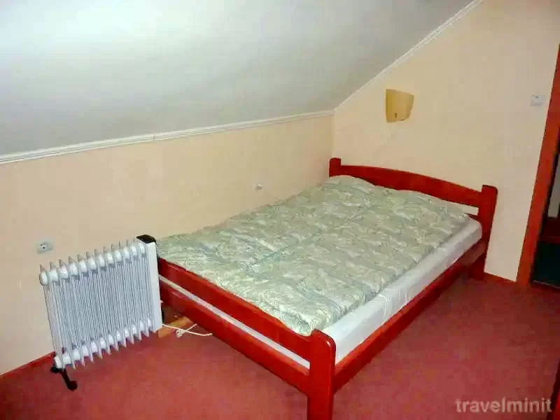 Barajul Zetea Cazare | Cabană (K1185-17) Imaginea poate fi supusă drepturilor de autor. Se recomandă contactarea titularului drepturilor.