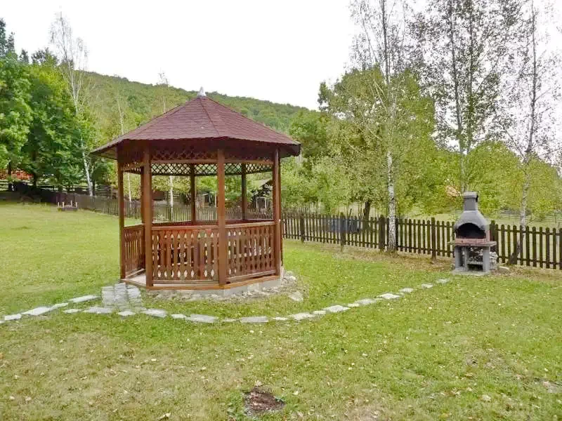 Barajul Zetea Cazare | Cabană (K1185-19) Imaginea poate fi supusă drepturilor de autor. Se recomandă contactarea titularului drepturilor.