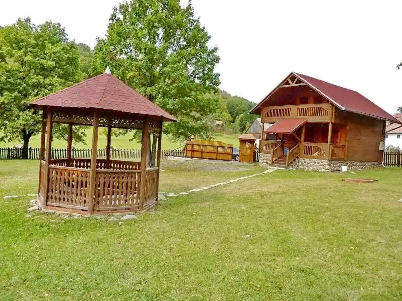 Barajul Zetea Cazare | Cabană (K1185-25) Imaginea poate fi supusă drepturilor de autor. Se recomandă contactarea titularului drepturilor.