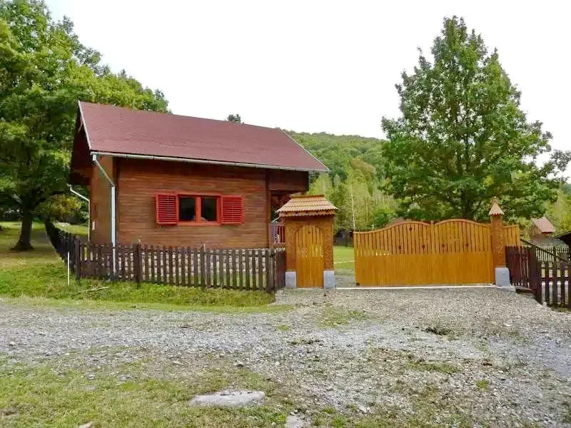 Barajul Zetea Cazare | Cabană (K1185-27) Imaginea poate fi supusă drepturilor de autor. Se recomandă contactarea titularului drepturilor.