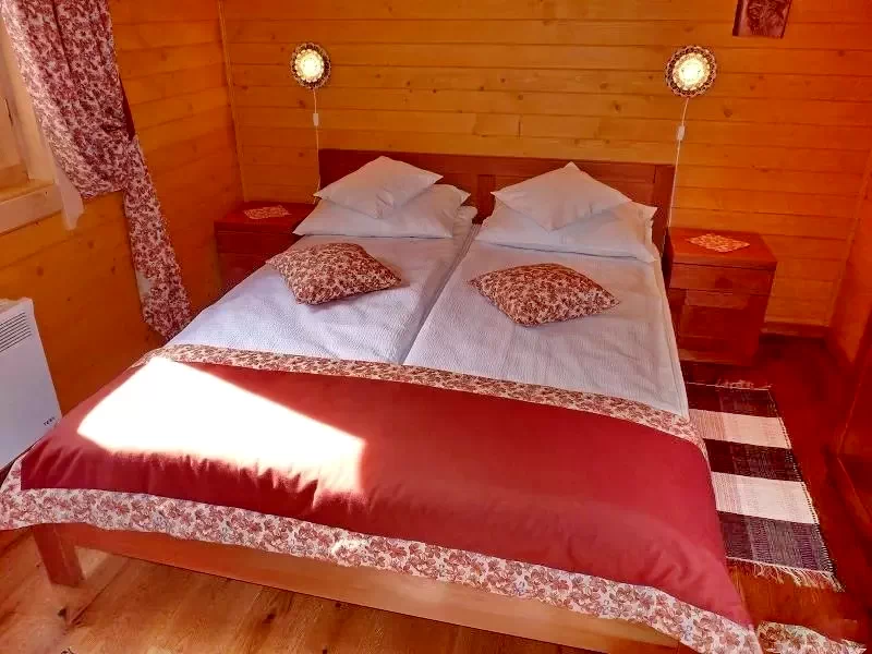 Barajul Zetea Cazare | Sat de vacanță (K1430-68) Imaginea poate fi supusă drepturilor de autor. Se recomandă contactarea titularului drepturilor.