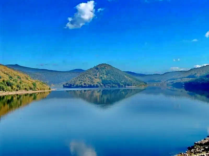 Barajul Zetea Cazare | Sat de vacanță (K0715-1) Imaginea poate fi supusă drepturilor de autor. Se recomandă contactarea titularului drepturilor.