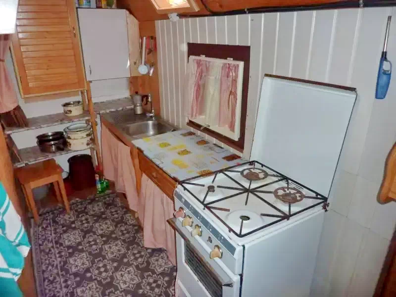 Barajul Zetea Cazare | Sat de vacanță (K0715-19) Imaginea poate fi supusă drepturilor de autor. Se recomandă contactarea titularului drepturilor.