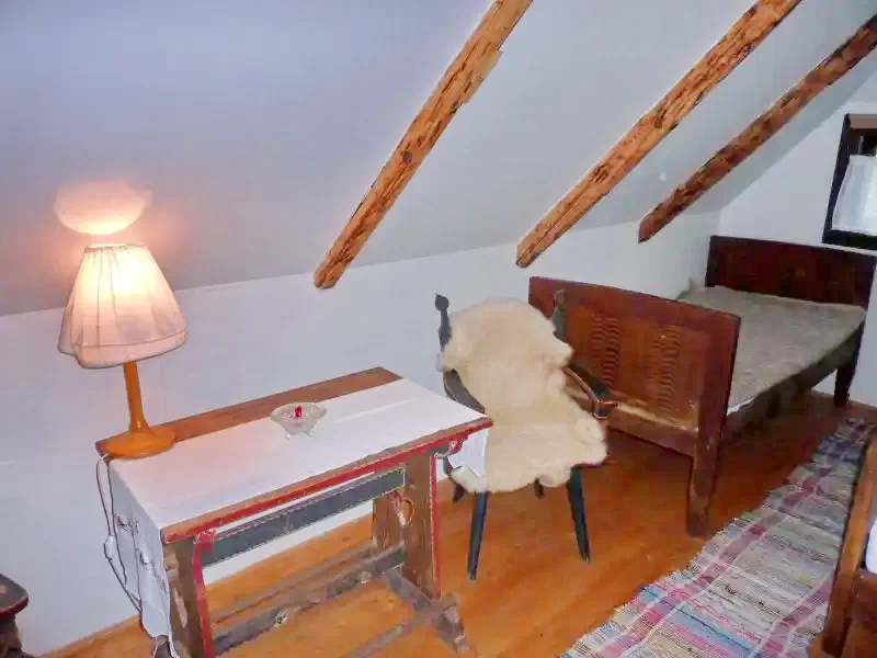 Sub Cetate Cazare | Sat de vacanță (K0718-17) Imaginea poate fi supusă drepturilor de autor. Se recomandă contactarea titularului drepturilor.