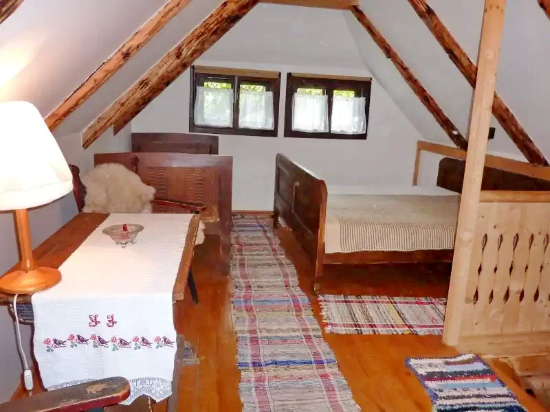 Sub Cetate Cazare | Sat de vacanță (K0718-18) Imaginea poate fi supusă drepturilor de autor. Se recomandă contactarea titularului drepturilor.