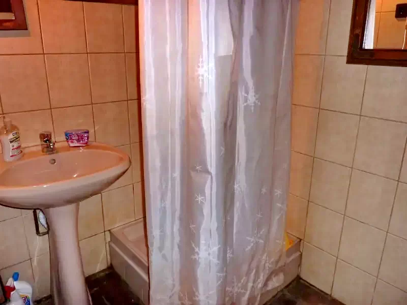 Sub Cetate Cazare | Sat de vacanță (K0718-22) Imaginea poate fi supusă drepturilor de autor. Se recomandă contactarea titularului drepturilor.