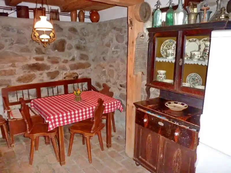 Cazare Sub Cetate - Casa de Oaspeţi Szász Árpád | Zeteváralja - Szász Árpád Tájház. Imaginea poate fi supusă drepturilor de autor. Se recomandă contactarea titularului drepturilor.