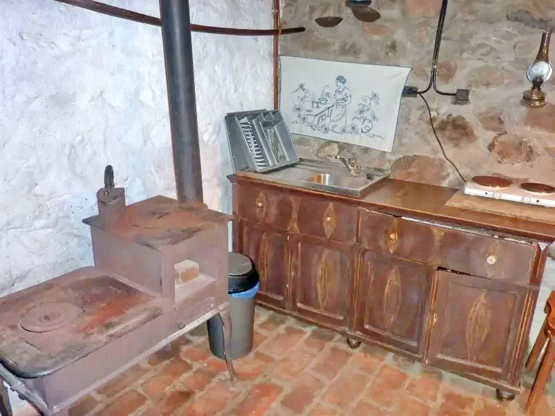 Sub Cetate Cazare | Sat de vacanță (K0718-30) Imaginea poate fi supusă drepturilor de autor. Se recomandă contactarea titularului drepturilor.