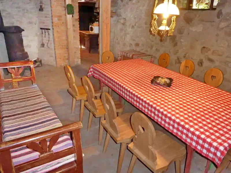 Cazare Sub Cetate - Casa de Oaspeţi Szász Árpád | Zeteváralja - Szász Árpád Tájház. Imaginea poate fi supusă drepturilor de autor. Se recomandă contactarea titularului drepturilor.