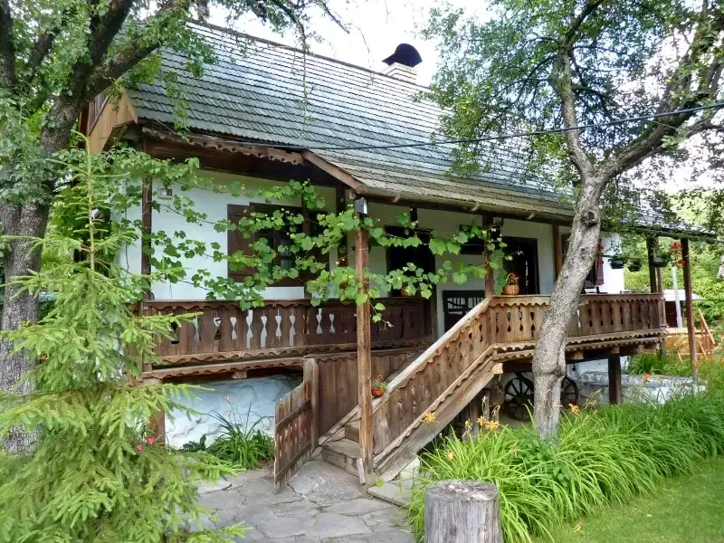 Sub Cetate Cazare | Sat de vacanță (K0718-36) Imaginea poate fi supusă drepturilor de autor. Se recomandă contactarea titularului drepturilor.