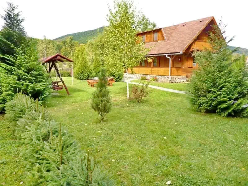 Sub Cetate Cazare | Sat de vacanță (K0499-9) Imaginea poate fi supusă drepturilor de autor. Se recomandă contactarea titularului drepturilor.